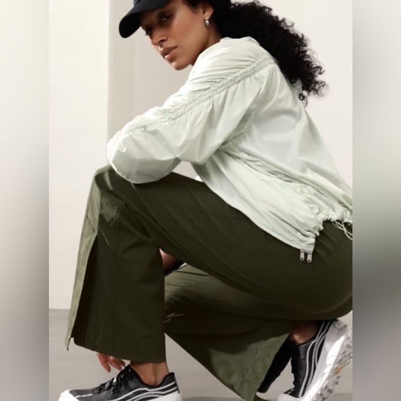 NWOT Athleta Trekkie Parachute Aspen Olive Pant Size 12. - Picture 2 of 10